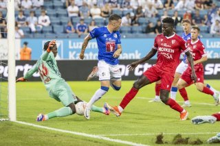 Gora Diouf (à droite), héros malheureux de la défaite du FC Sion.